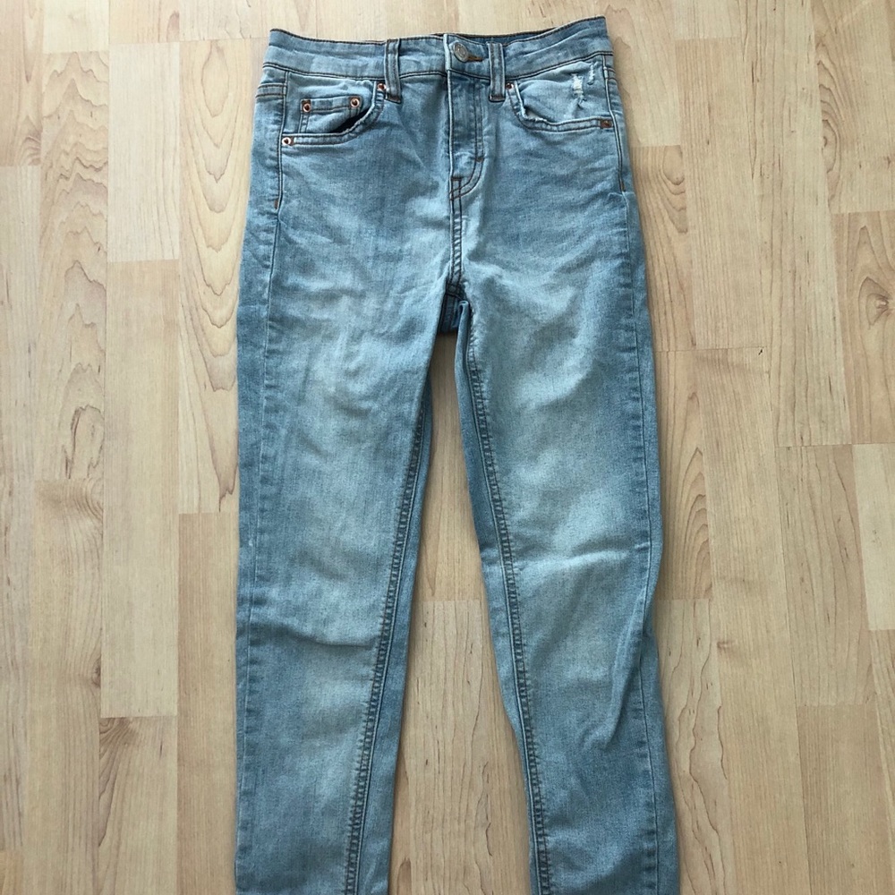 Light wash skinny jeans!